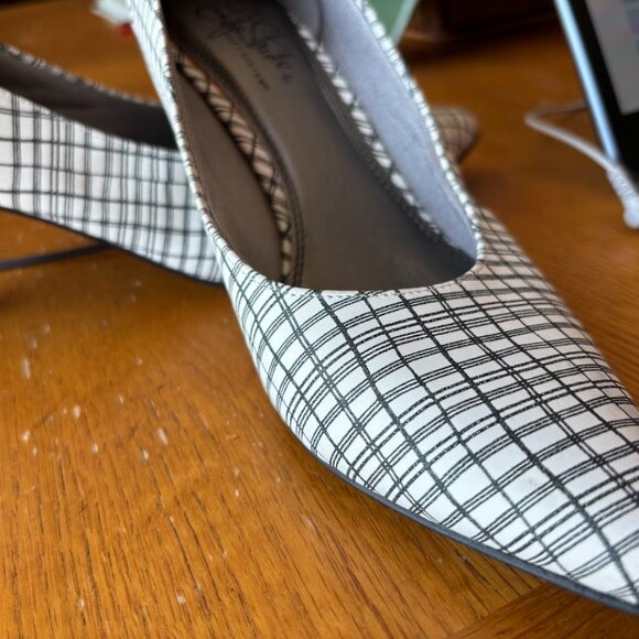 Life Stride Black and White Heels - Picture 8 of 9